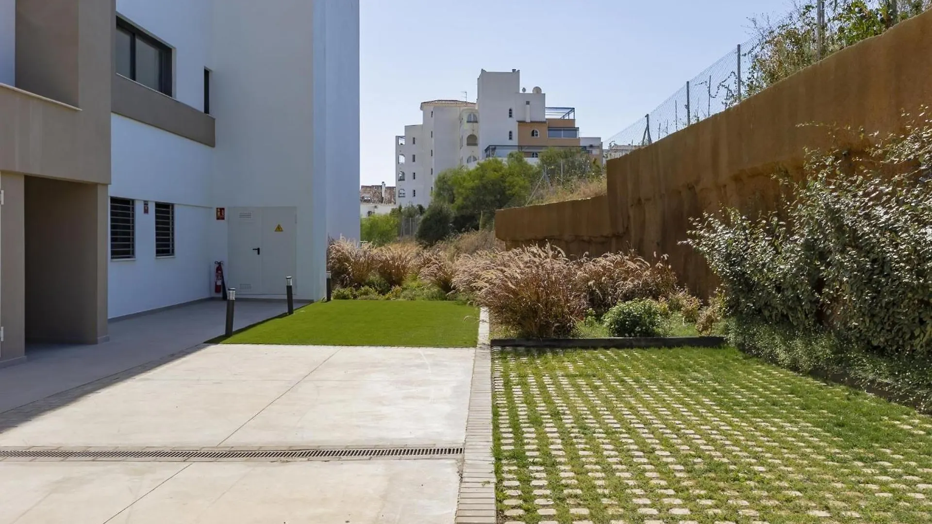 Spacious Apartment With Terrace And Garden Close To The Sea Estepona