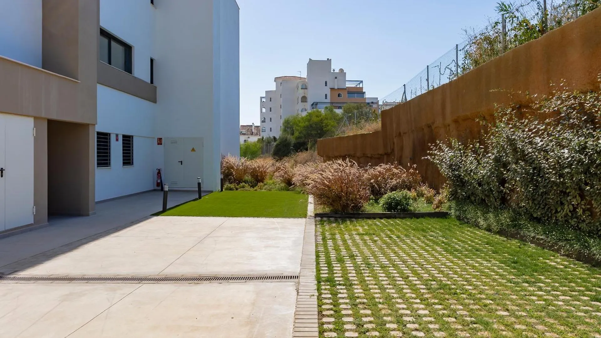 Spacious Apartment With Terrace And Garden Close To The Sea Estepona