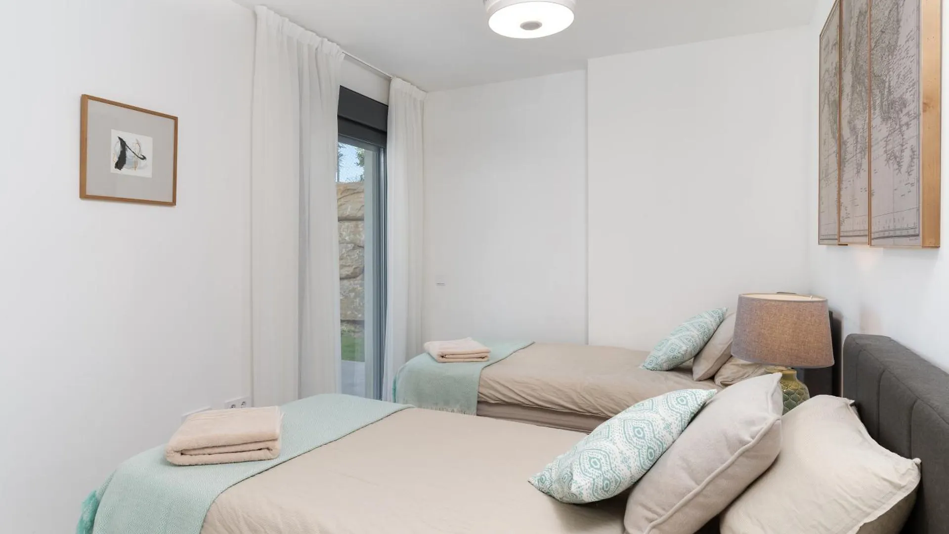 Spacious Apartment With Terrace And Garden Close To The Sea Estepona 0*,  Španělsko